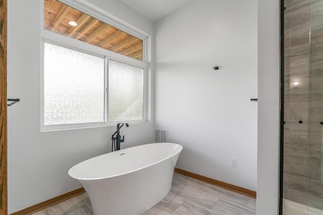 220 Robbins Road, Valparaiso, IN 46385
