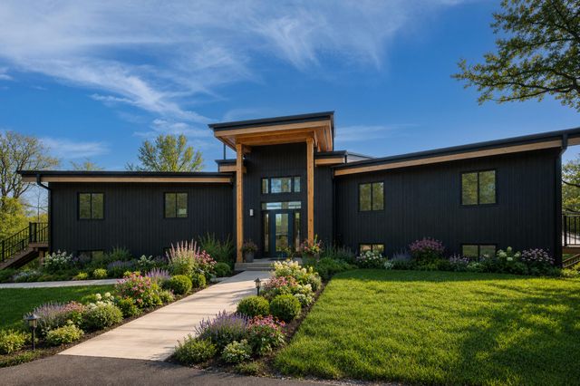 220 Robbins Road, Valparaiso, IN 46385