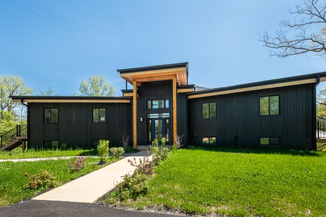 220 Robbins Road, Valparaiso, IN 46385