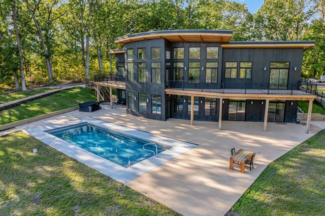 220 Robbins Road, Valparaiso, IN 46385