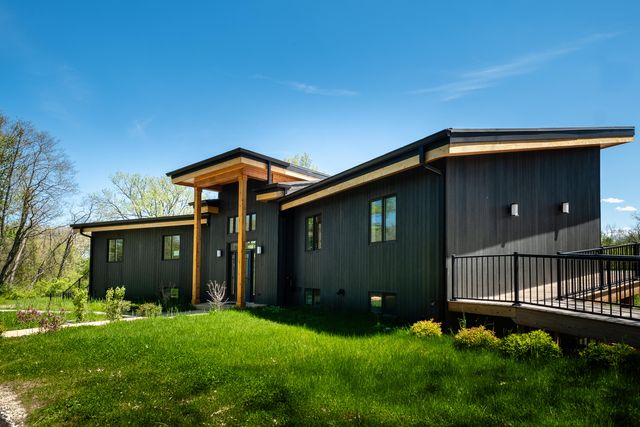 220 Robbins Road, Valparaiso, IN 46385