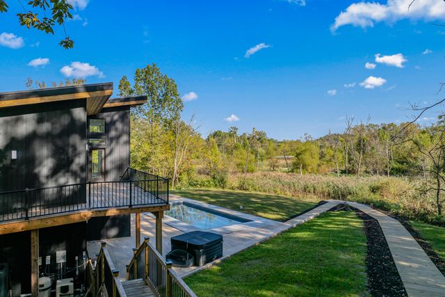 220 Robbins Road, Valparaiso, IN 46385