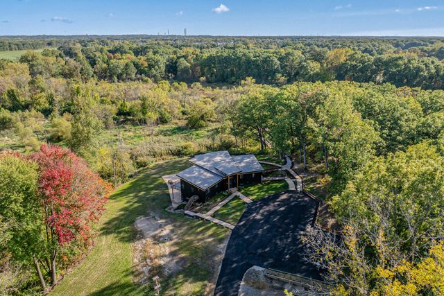 220 Robbins Road, Valparaiso, IN 46385
