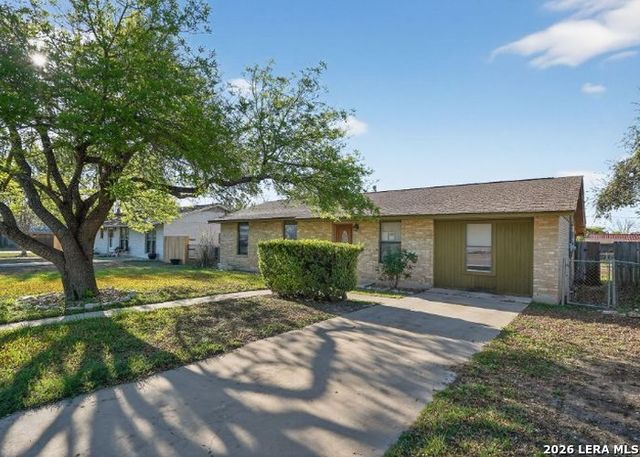 2203 COLONY DR, Hondo, TX 78861