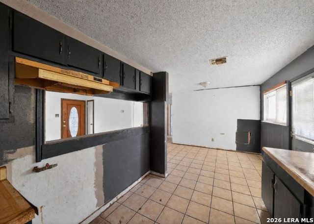 2203 COLONY DR, Hondo, TX 78861