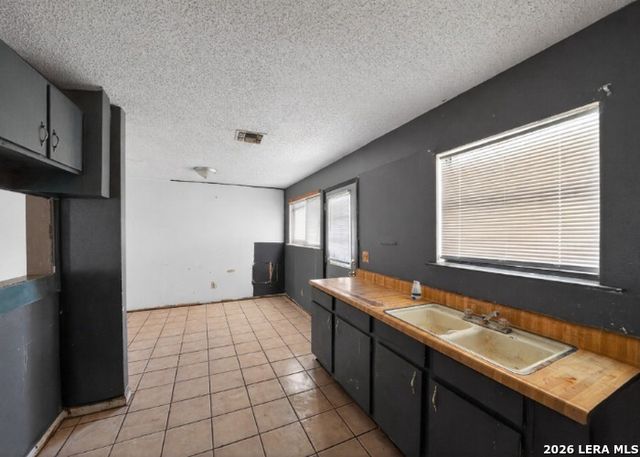 2203 COLONY DR, Hondo, TX 78861