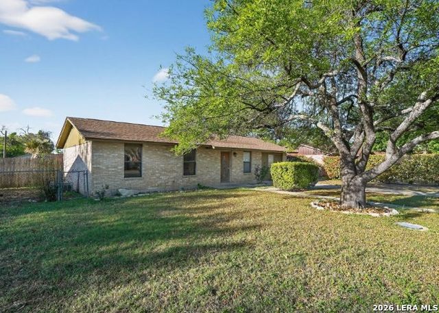 2203 COLONY DR, Hondo, TX 78861