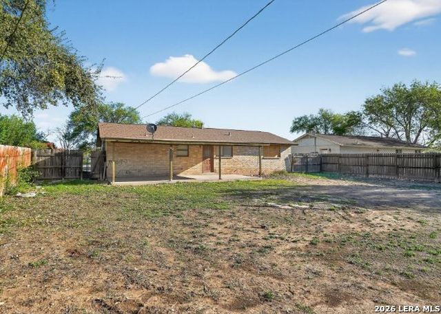 2203 COLONY DR, Hondo, TX 78861