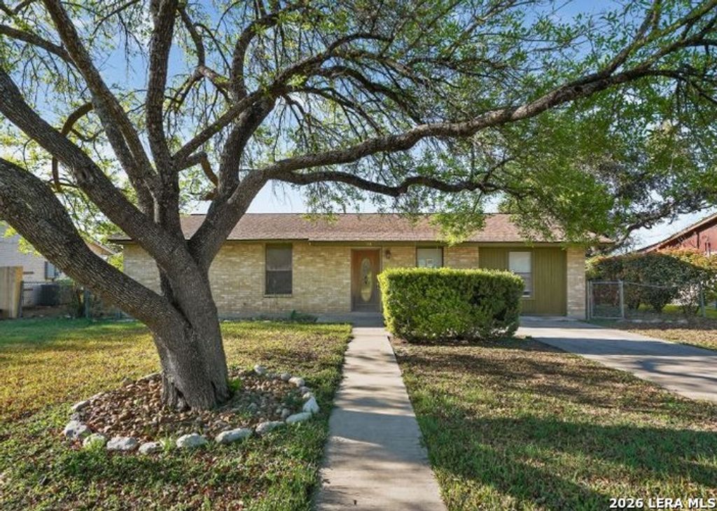 2203 COLONY DR, Hondo, TX 78861