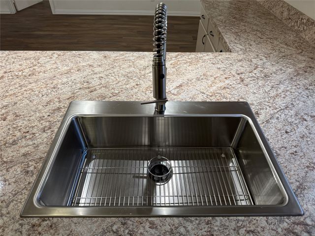 205 S Parkway Drive, Alvarado, TX 76009