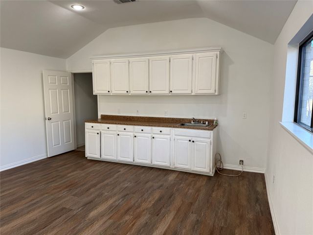 205 S Parkway Drive, Alvarado, TX 76009