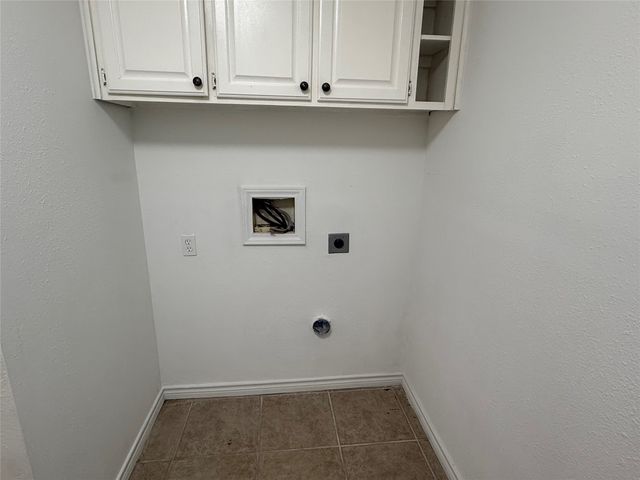 205 S Parkway Drive, Alvarado, TX 76009