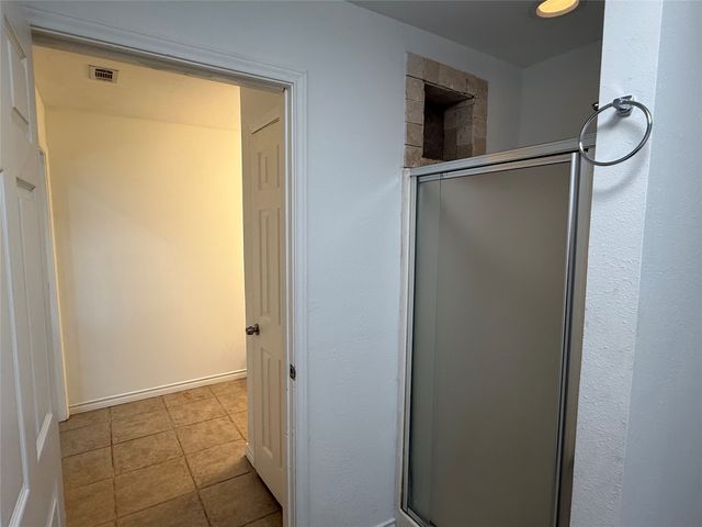 205 S Parkway Drive, Alvarado, TX 76009