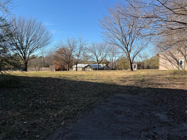 205 S Parkway Drive, Alvarado, TX 76009