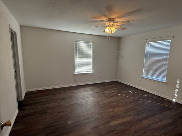 205 S Parkway Drive, Alvarado, TX 76009