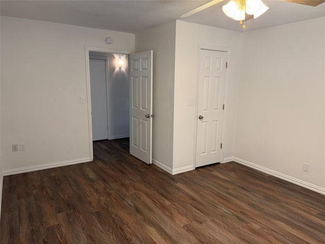 205 S Parkway Drive, Alvarado, TX 76009