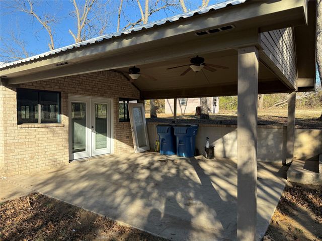 205 S Parkway Drive, Alvarado, TX 76009