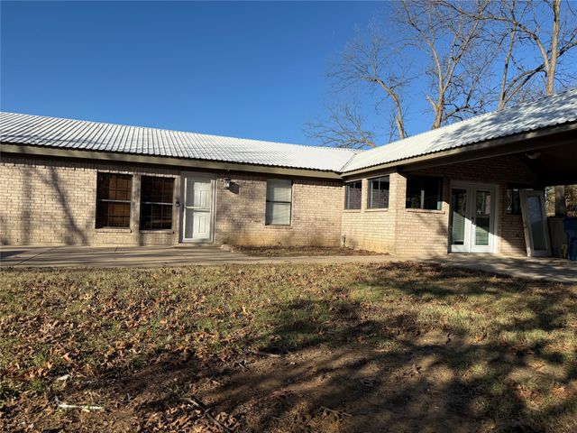 205 S Parkway Drive, Alvarado, TX 76009