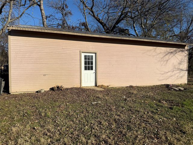 205 S Parkway Drive, Alvarado, TX 76009