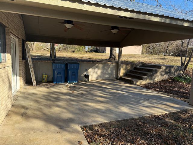 205 S Parkway Drive, Alvarado, TX 76009