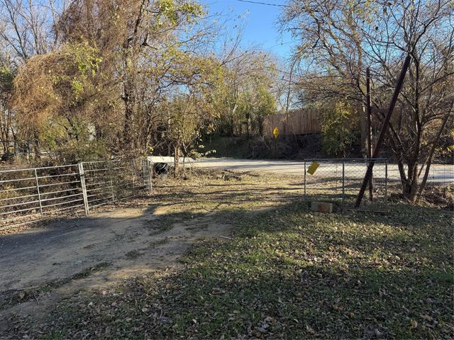 205 S Parkway Drive, Alvarado, TX 76009