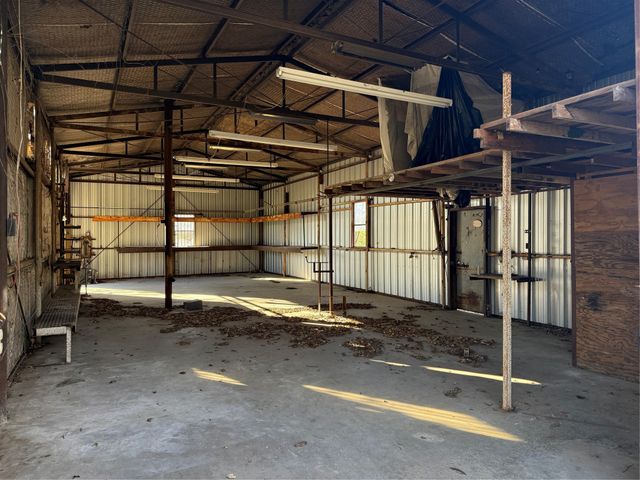 205 S Parkway Drive, Alvarado, TX 76009