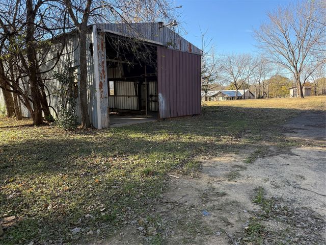 205 S Parkway Drive, Alvarado, TX 76009