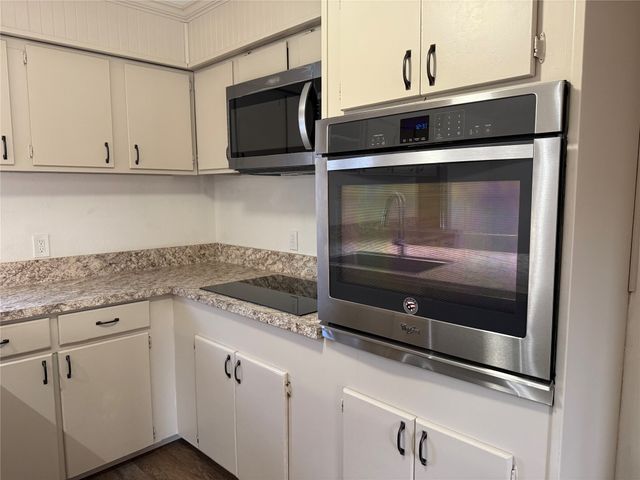 205 S Parkway Drive, Alvarado, TX 76009