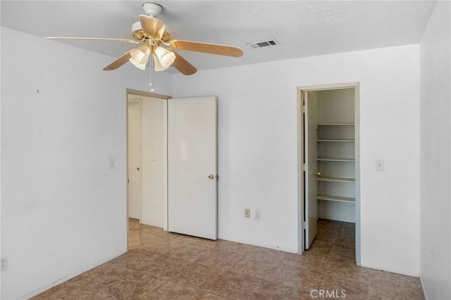 15155 Apache, Apple Valley, CA 92307
