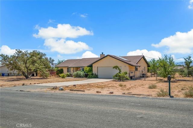 15155 Apache, Apple Valley, CA 92307