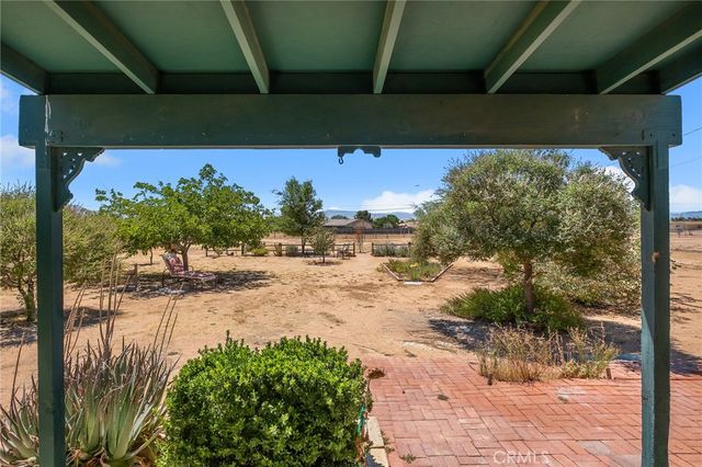 15155 Apache, Apple Valley, CA 92307