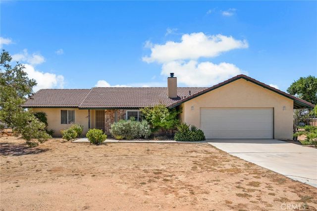 15155 Apache, Apple Valley, CA 92307