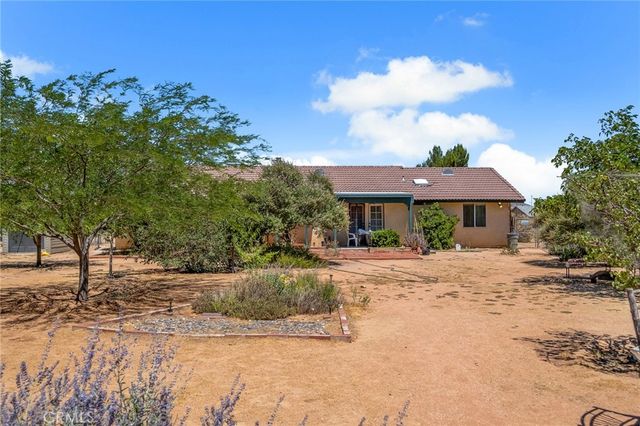 15155 Apache, Apple Valley, CA 92307