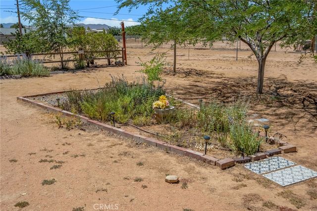 15155 Apache, Apple Valley, CA 92307