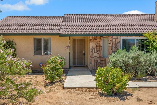 15155 Apache, Apple Valley, CA 92307