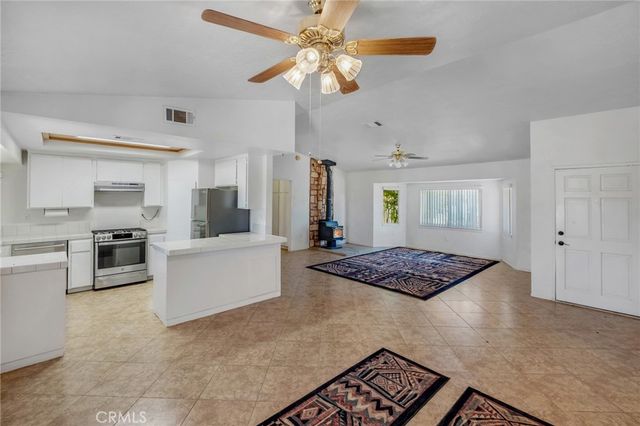 15155 Apache, Apple Valley, CA 92307