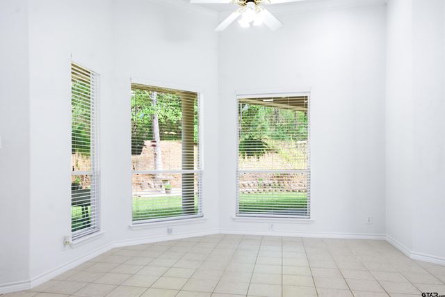 18737 Oakbrook Rd, Tyler, TX 75703