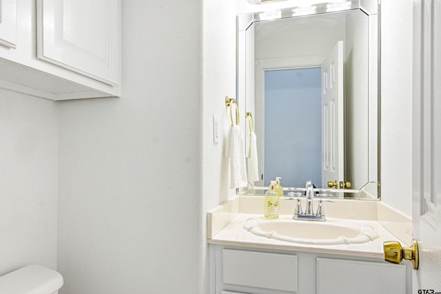 18737 Oakbrook Rd, Tyler, TX 75703