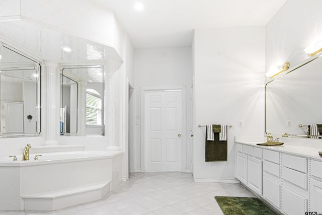 18737 Oakbrook Rd, Tyler, TX 75703