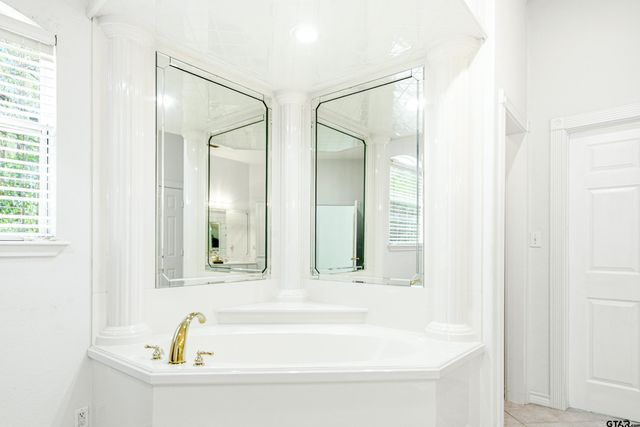 18737 Oakbrook Rd, Tyler, TX 75703