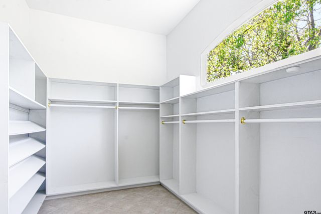 18737 Oakbrook Rd, Tyler, TX 75703