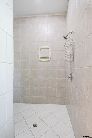 18737 Oakbrook Rd, Tyler, TX 75703