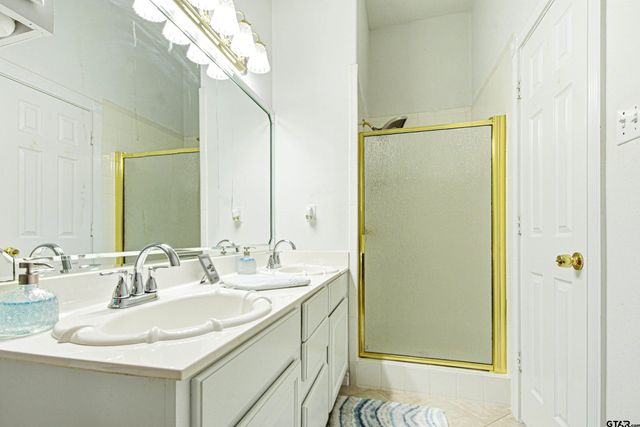 18737 Oakbrook Rd, Tyler, TX 75703