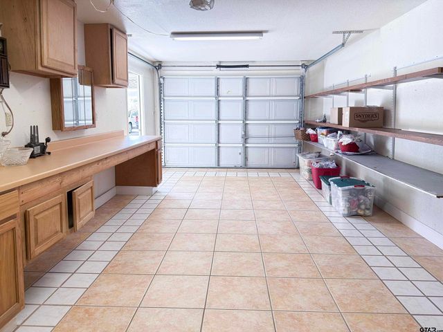 18737 Oakbrook Rd, Tyler, TX 75703