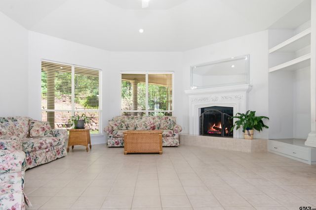 18737 Oakbrook Rd, Tyler, TX 75703