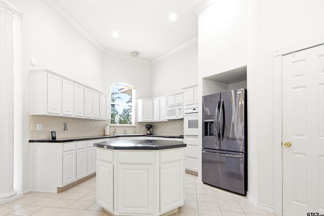 18737 Oakbrook Rd, Tyler, TX 75703