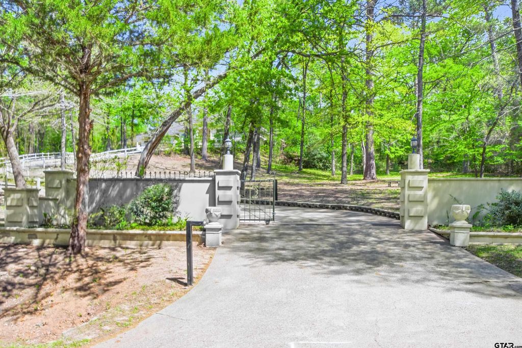 18737 Oakbrook Rd, Tyler, TX 75703