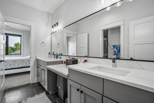10324 Hidden Valley Drive, Johnston, IA 50131