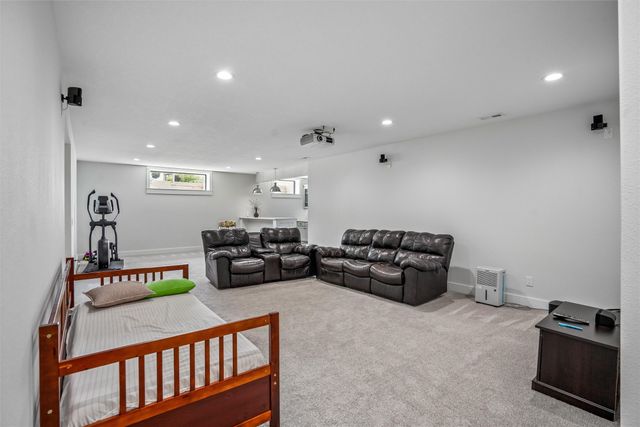 10324 Hidden Valley Drive, Johnston, IA 50131