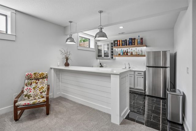 10324 Hidden Valley Drive, Johnston, IA 50131